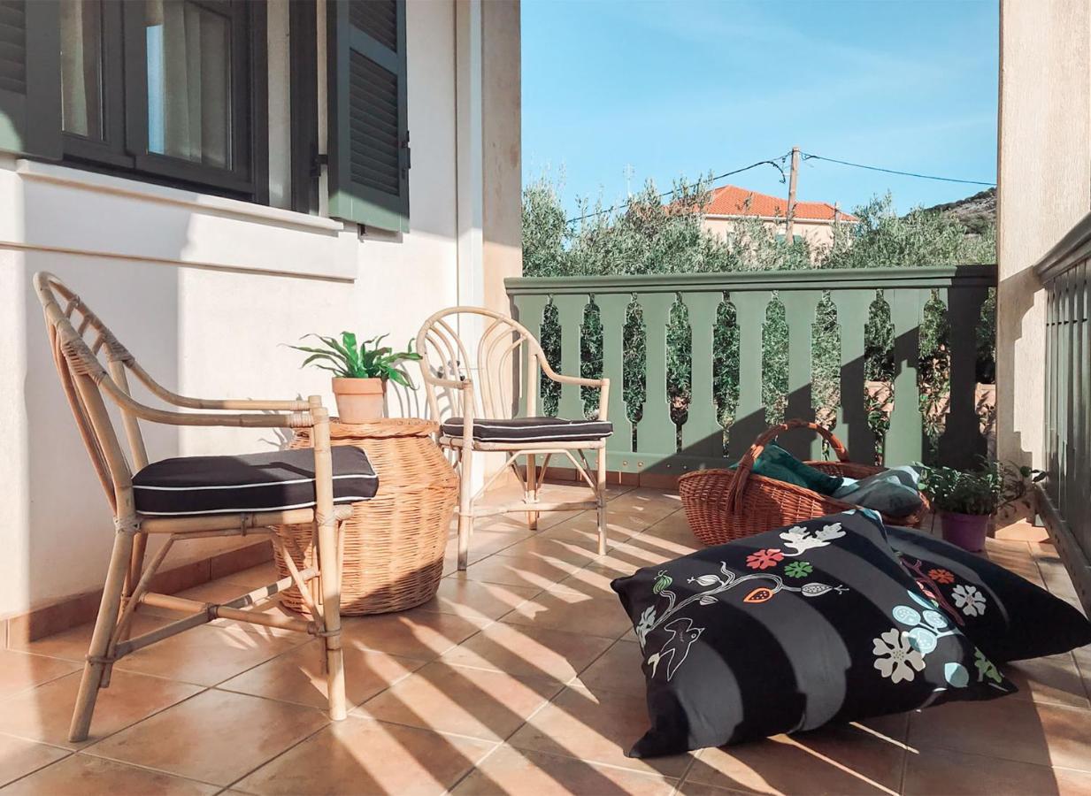 Agrilia Maison Razata Bagian luar foto