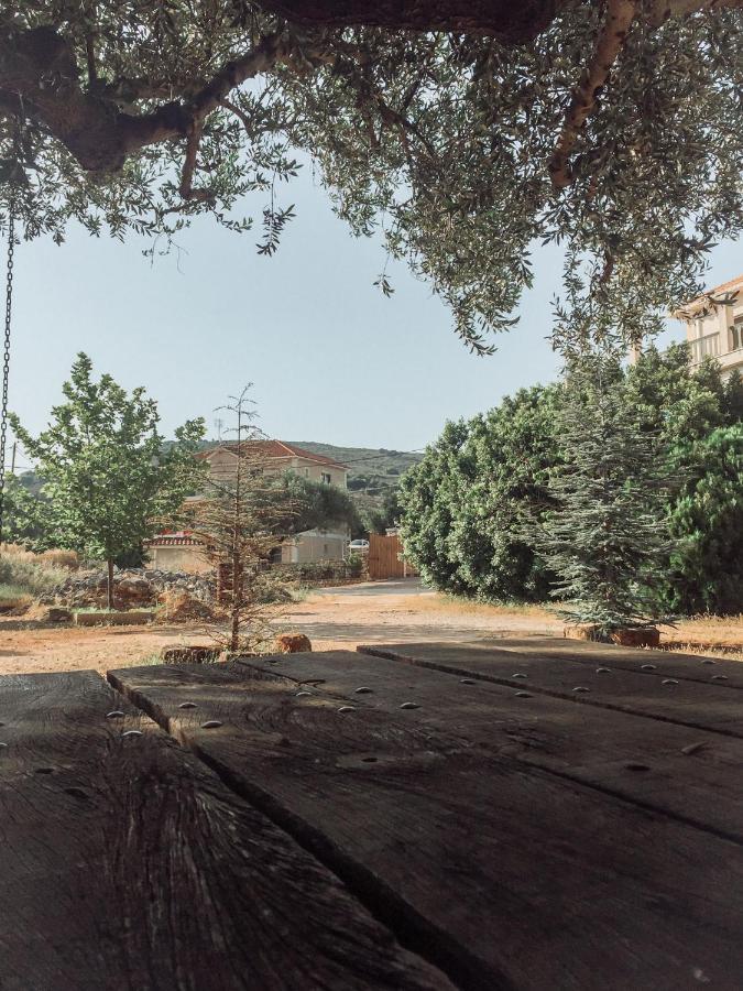 Agrilia Maison Razata Bagian luar foto
