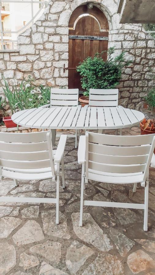 Agrilia Maison Razata Bagian luar foto